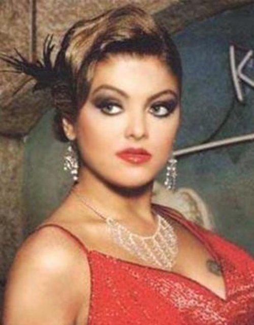 Güzelliği ile Semra Hanım'ın oğlu Ata'nın kalbini çalan Sinem'i kayınvalide adayı bir türlü benimseyemedi.