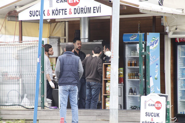 Bunun getirdiği psikolojik baskıyla da yanlış üstüne yanlış yaptı.