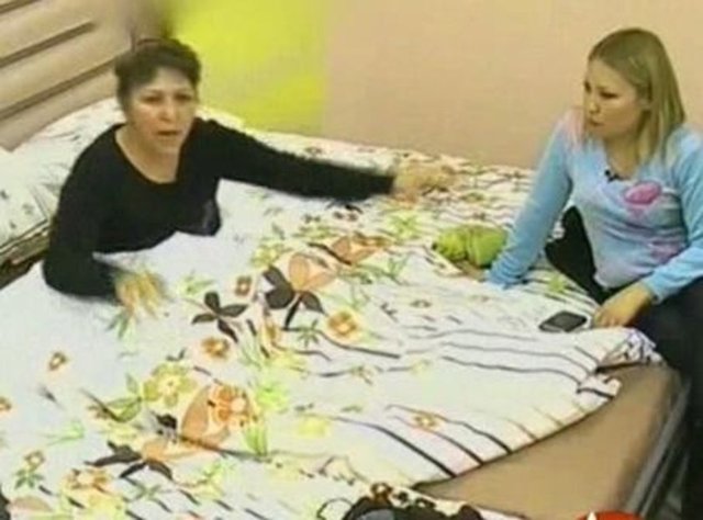 Yabancı Gelin ise yine damat adaylarının anneleriyle birlikte kaıldığı ancak bu kez gelin adaylarının yabancı kökenli olduğu bir yarışmaydı. Bu yarışmanın evinde de kavgalar tartışmalar eksik olmadı.