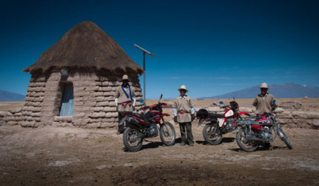 Uru - Dili konuşan 1 kişi -  - Bolivya'nın Ingavi ilinde konuşulan Uru dilini anadil olarak kullanan sadece 1 kişi kalmış durumda ve yeniden yayılması da oldukça zor.