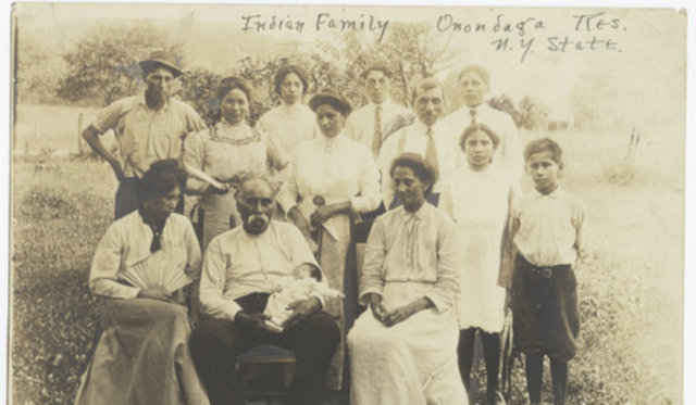 Onondaga (New York) - Dili konuşan 10 kişi -  - İrokua Konfederasyonu'nun bir diğer kabilesi Onondagalar'da bu dili konuşan yalnızca 10 kişi kalmış durumda. Onondagalar New York'un esas yerlileriydi.