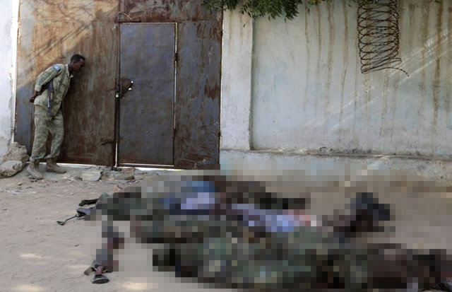 Örgüt, İMB'nin dağılmasıyla ortaya çıkan bir diğer grup olan Hizbul İslam'ı, Ekim 2009'da liman kenti Kismayo'dan attı ve 2010'da Hizbul İslam, Şebab bünyesine katıldığını açıkladı.