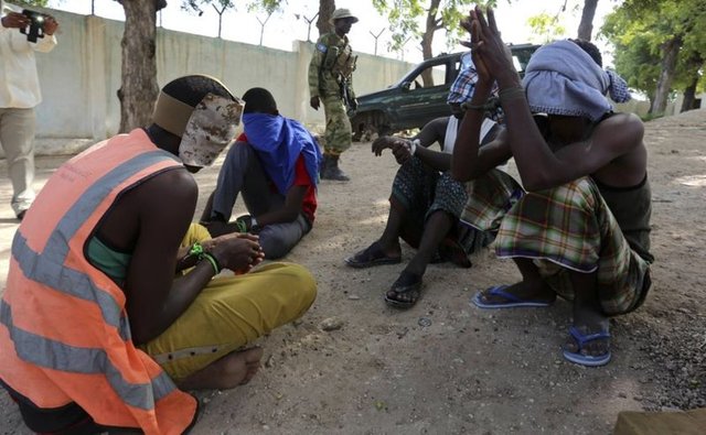 Kenya askerleri, Ekim 2011'de güneyden Somali topraklarına girerek Şebab'a karşı operasyon başlatırken, Etiyopya ordu birlikleri ise Kasım ayında güney ve batıdan Somali'ye girerek operasyon yürüttü.