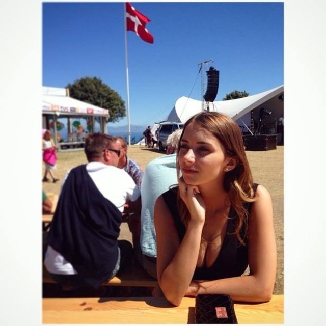 Aslında Nikita Klaestrup siyasete renk getiren ilk politikacı da. - Nikita Klaestrup'un siyasetçi olmadan önce de ülkede çok tartışılan pozları ve dünyada siyasete renk getiren diğer kadın politikacılar...