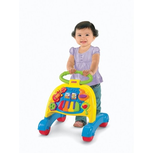 Piyasada bebeği yürümeye alıştırmak için çeşitli yürüteçler bulunmaktadır.