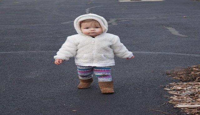 * Bezi ve giysileri yürümesini engelleyecek sıkılıkta olmamalıdır.