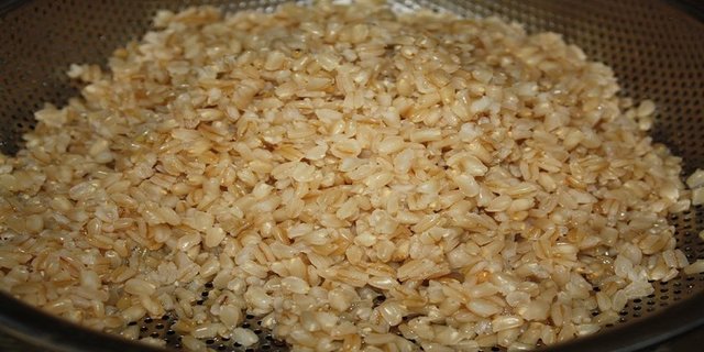 Buğdaydan yapılan Yarmanın yapılışı bulgurdaki gibidir; dış kabuğu (keрeği) giderilmiş ve biraz da ezilmiş buğdaydır.