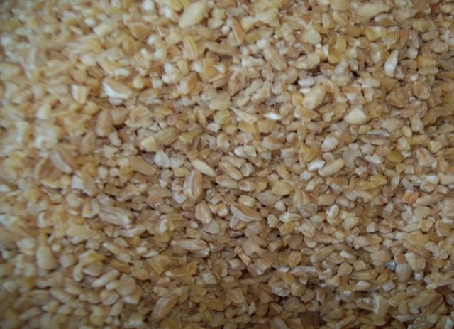 Beslenme ve diyet uzmanı Tuba Kayan Tapan besin değeri oldukça yüksek olan yarmanın özelliklerine dikkat çekiyor: 250 gr yarma(çiğ), 30 gr protein içerir.