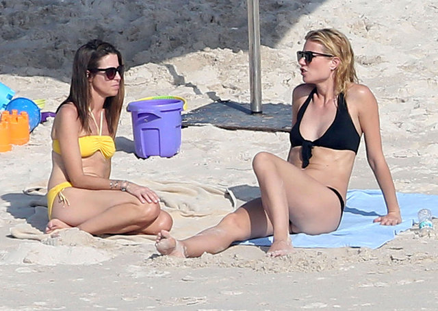 Bir süre önce kocası Chris Martin'den boşanan Paltrow, çok uzun süredir alkol, kafein, şeker ve glüten içermeyen bir diyet uyguluyor. Bu beslenme rejimini sıkı sıkıya uygulayan Paltrow bunun karşılığını da formda kalarak görüyor.