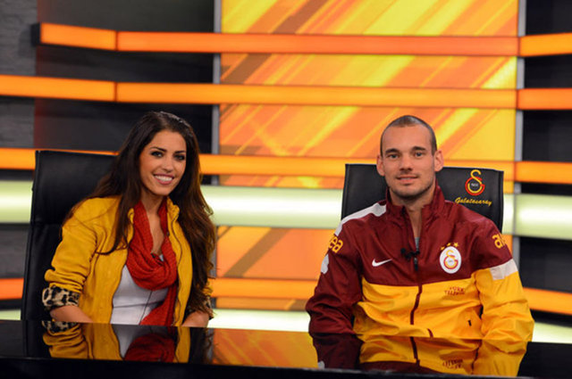 YOLANTHE CABAU - WESLEY SNEIJDER