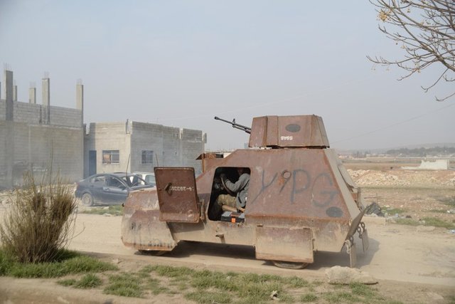 IŞİD, daha çok Kürtlerin yaşadığı Kobani civarındaki köyleri, yaklaşık 5 ay önce kuşatma altına aldı. -