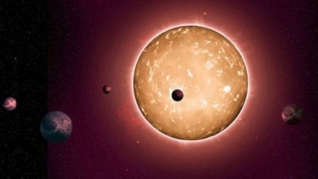 Evrenin 13.8 milyar yıl önce oluştuğunun tahmin edildiğini söyleyen Avustralyalı astronom Dainel Huber, "Kepler-444 bilinen en yaşlı yıldız sistemi olabilir. Daha önce hiç böyle bir şey görmedik" dedi.
