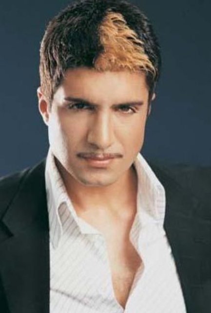 Özcan Deniz'in bu pozları da uzun süre konuşulmuştu.