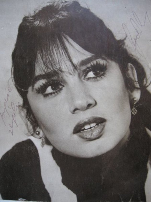 Emel Müftüoğlu, Sezen Aksu�nun 14 yaşındaki fotoğraflarını paylaştı&hellip;