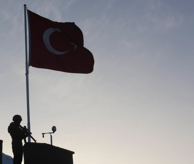 Türkiye'nin "mahrumiyet bölgesi" olarak nitelendirilen köşesindeki taburda Mehmetçiğe büyük kentlerin pahalı spor salonlarındaki fitness imkânlarının sunulabilmesi şaşırtıcı olduğu kadar gururlandırıcı da.