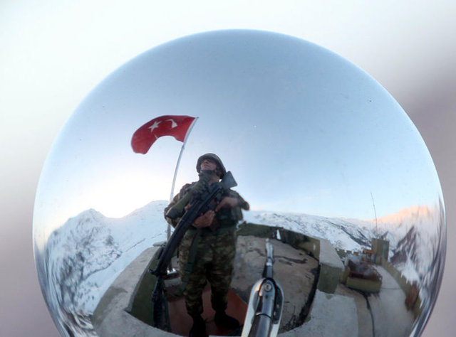 Murat GÜRGEN / Arif AKDOĞAN / HT GAZETE - Onlar Anadolu'nun en doğusunda, ülkeye doğan güneşi ilk gören nöbetçiler... Onlar Türkiye-İran-Irak hudutlarının kesiştiği noktadalar...