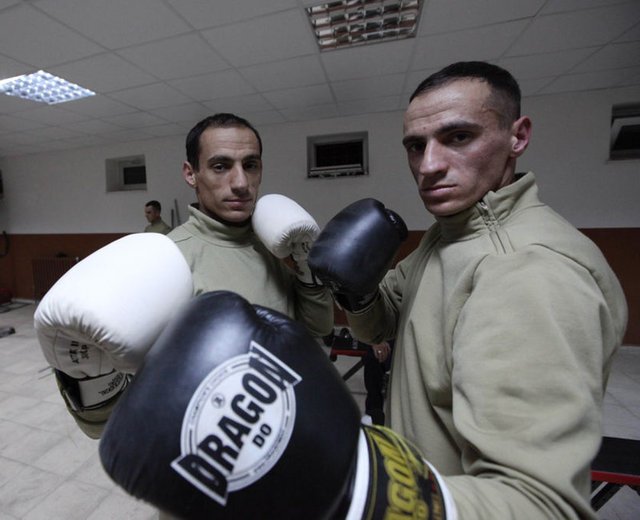 Vatani görevlerini tamamlamalarının ardından, Sözleşmeli Er başvurusunu da birlikte yapmışlar. İki yıldır da Tekeli Taburu'nda görev yapıyorlar.