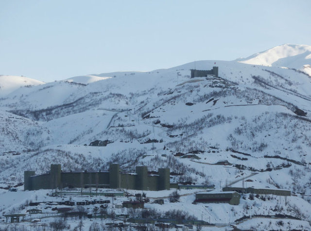 Onlar Türk Silahlı Kuvvetleri'nin (TSK) ilk profesyonel Mehmetçikleri. Resmi adıyla "34. Hudut Tugayı 2. Hudut Taburu", halk arasındaki ismiyle "Şemdinli Tekeli Hudut Taburu" kapılarını HABERTÜRK'e açtı.