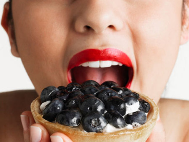 Aşırı fruktoz, iyi kolesterolü (HDL) de düşürür ve trigliserit üretimini teşvik eder.