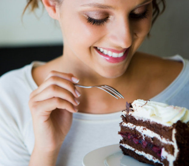 Bu demek oluyor ki, insülin seviyeniz ne kadar yüksekse kendinizi aç hissetme oranınız da o kadar yüksek olur (yemekten yeni kalkmış olsan bile).