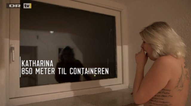 Programın formatına göre, gençler evlerinde mobilya, telefon, TV, radyo, bilgisayar, tablet, giysi, çanak, çömlek gibi hiçbir şey bulunduramıyor.