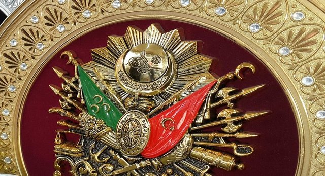 Eski Türklerde armaya ongun veya damga denir. Her aşiretin bir ongunu; her beyin de hususî mühür makamında bir tuğrası vardır.