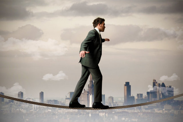 "H" işkoliktir, para kazanmak önceliğidir.