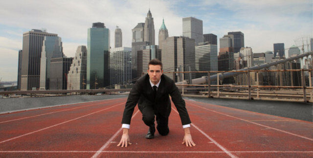 Harfinin rakamsal değeri 10'dur. Bu nedenle isminde "J" olanlar maddi ve manevi sahada çok güçlü olur.