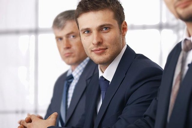 Zenginden alıp fakire veren bir mizaçları vardır. Kişilikleri karizmatiktir ve gösterişi sevmeyen tiplerdir. Çabuk öfkelenirler.