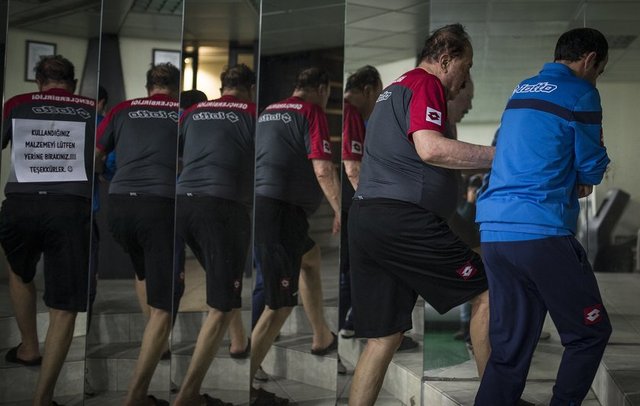 "Çalışması çok zevkli biri. İtiraz nedir bilmiyor. Profesyonel sporcu nasıl çalışıyorsa, neler yapabiliyorsa şu an başkanımız da ona yakın hareketleri yapabiliyor."