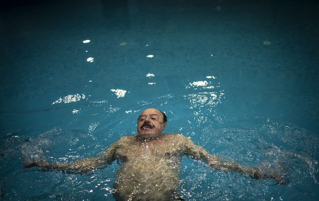 İlhan Cavcav'a pilates yaptıran antrenör Mutlu Şimşek, çalışmaya başladıktan sonra tecrübeli başkanın sağlık durumunda önemli gelişmeler sağladıklarını belirterek, "En büyük transferimiz İlhan Cavcav'ı yeni sezona hazırlıyoruz" esprisini yaptı.