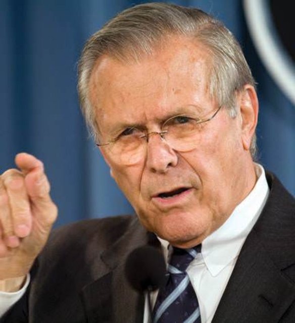 Donald Rumsfeld, ABD'nin hem en genç hem de en yaşlı savunma bakanı olarak bir ilke imza attı 43 yaşındayken savunma bakanlığı yapan Rumsfeld, 74 yaşındayken George W. Bush hükümetinde de görev alarak ABD'nin en genç ve en yaşlı savuma bakanı oldu