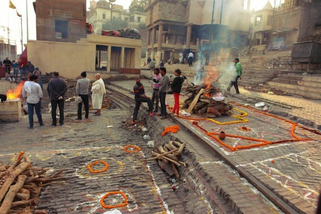 Hindistan'ın kuzeydoğusundaki Varanasi, Hinduların yedi kutsal şehrinden biri.