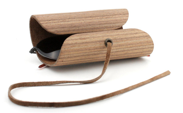 Kesinlikle farklı, kesinlikle sıra dışı ve design bir hediye. Gözlüksüz çıkmayan sevgiliniz için, Shop Design gözlük kabı değişik bir hediye olacaktır. 75 TL.