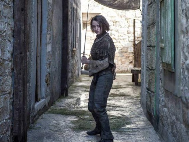 Arya Stark rolünde Maisie Williams'ı izlemeye devam edeceğiz.