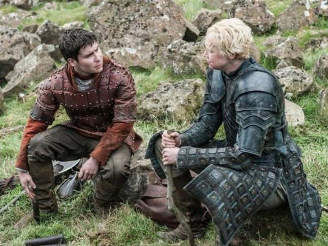 Podrick Payne'i Daniel Portman rolünde, Brienne rolünde ise Gwendoline Christie.