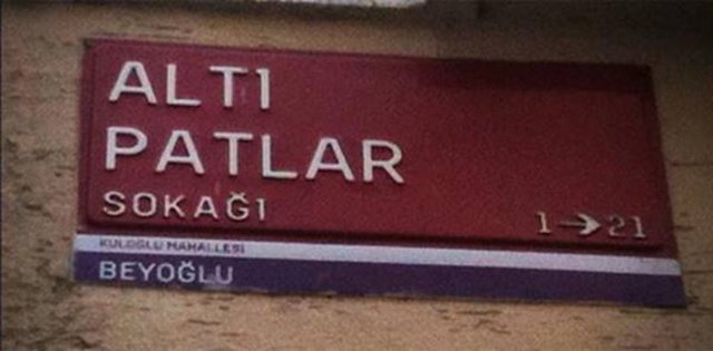 Aman dikkat!: Altıpatlar Sokağı - Antikacıların yoğun olduğu Altıpatlar Sokağı, çevresindeki sokaklarla birlikte zamanının cephane ve mühimmat deposuymuş.