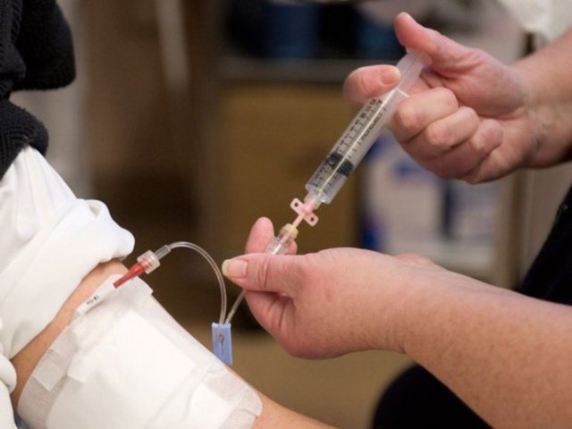 Kemoterapinin deneyimli bir uzman hekim denetiminde ve deneyimli hemşireler tarafından yapılması gerekiyor.