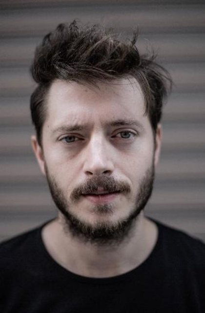 Ardından bir müzik kanalında sunuculuk yapmıştı  -