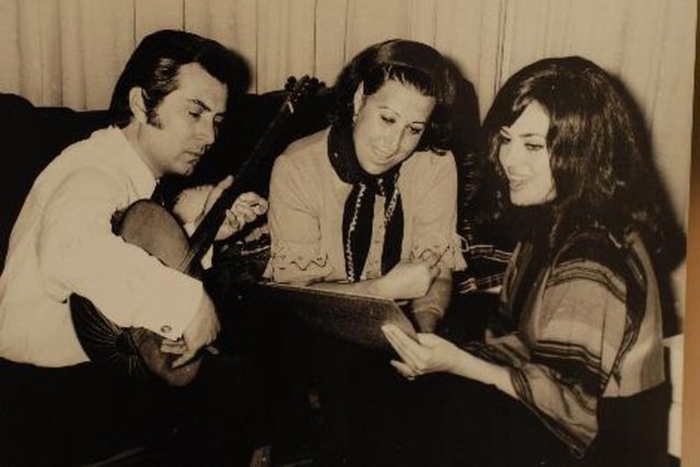 İBRAHİM TATLISES  - Gelir mi bir daha sizler gibi sesler ve öğretmenler. Pırıl pırıl kadife sesli ZEKİ Müren, yorumu taklit edilemeyen bir yorumcu MÜZEYYEN Senar, Amerika'da duyduğum en kötü haber, Müzeyyen ablam, güle güle sana USTA...