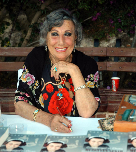 Seslendirdiği eserlerle kültür ve sanat hayatımızda derin izler bırakan Senar, her zaman sevgi ve saygıyla yad edilecektir. Müzeyyen Senar'a Allah'tan rahmet niyaz ediyor, ailesine, sevenlerine ve sanat dünyamıza başsağlığı diliyorum. " -