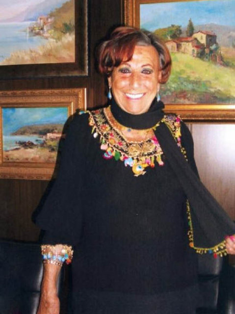 MAHSUN KIRMIZIGÜL  - Türk sanat müziğinin en büyüğü, ustaların - ustası, büyük sanatçı Müzeyyen Senar ölmüş. Allah rahmet - eylesin.