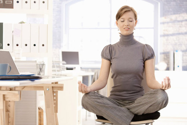 15.11 – 15.28   Ofis yogası ya da minik egzersizler yap. -
