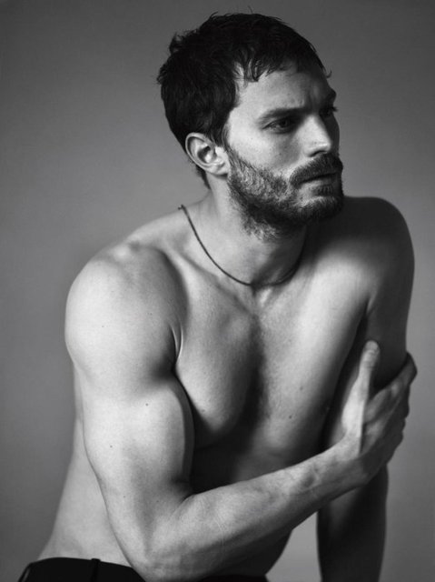 İTİRAFIM... - Bir nevi kanadı kırık kuşum. Annemi çok erken yaşta kaybettim. Yaralı karakterleri sevmemin nedeni de bu. Christian Grey'deki güç bende yok.