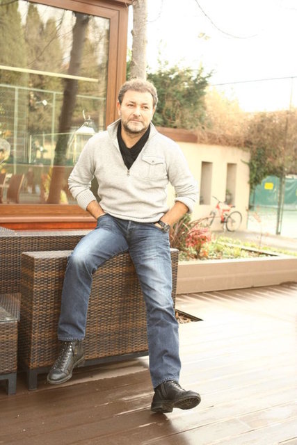 Babasının adına kültür merkezi açmaya hazırlanan Eğilmez, Arzu Film'in yapımlarında rol alan oyuncuları aynı filmde buluşturacak bir proje hazırlığında