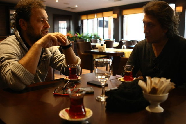 Arzu Film ekibi her filmle tuğlanın üzerine bir tuğla daha koydu. Örneğin 'Hababam Sınıfı' projesini babama Zeki Alasya ile Metin Akpınar getirdi.