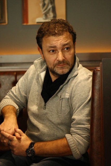 'Hababam Sınıfı'nın yeni versiyonunu çektiği için maruz kaldığı eleştirilere kızarak 5 yıl boyunca sektörden uzaklaştı. Arzu Film'in 50'nci yılı nedeniyle bir kez daha işlerinin başına geçen Ferdi Eğilmez...