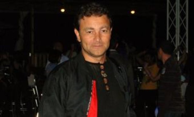 ...babasının filmlerinde rol alan herkesi aynı filmde buluşturacak bir film projesi hazırladı. Aynı zamanda 'Ertem Eğilmez Kültür Merkezi'ni kurmaya hazırlanan Eğilmez, Arzu Film'in filmlerinin kahramanlarının hediyelik ve hatıra eşyalarını üretip satacak