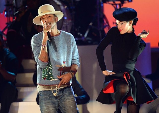 Gecede Pharrell Williams, Rosanne Cash ve Beyonce de üçer dalda ödül alarak önemli bir başarı elde etti.