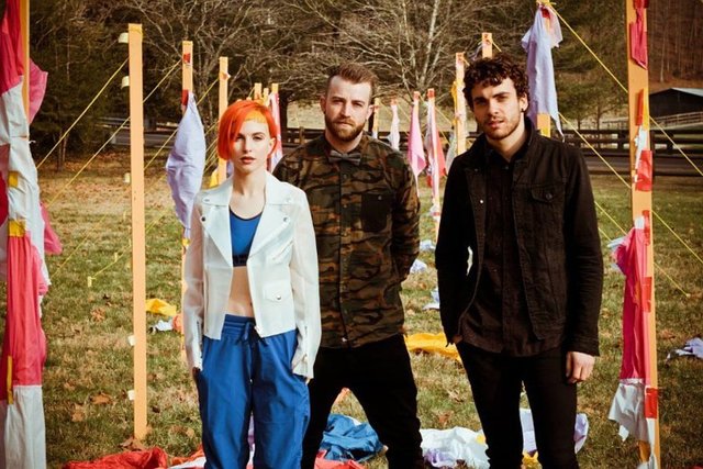 En İyi Rock Şarkısı: "Ain't It Fun" Hayley Williams ve Taylor York